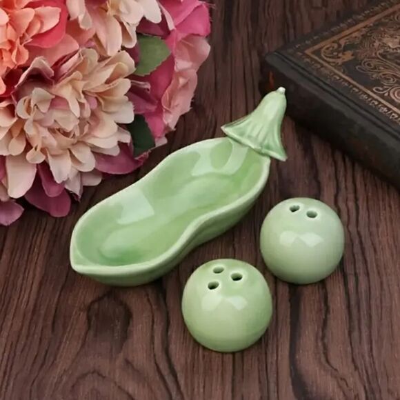 Mini Peas in a Pod Salt and Pepper Shakers - Picture 4 of 5